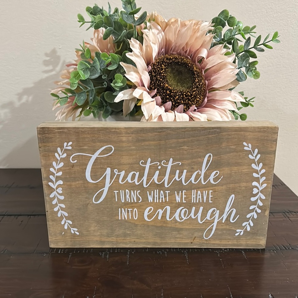 Rustic Wooden Gratitude Sign with Pink and Green Accents